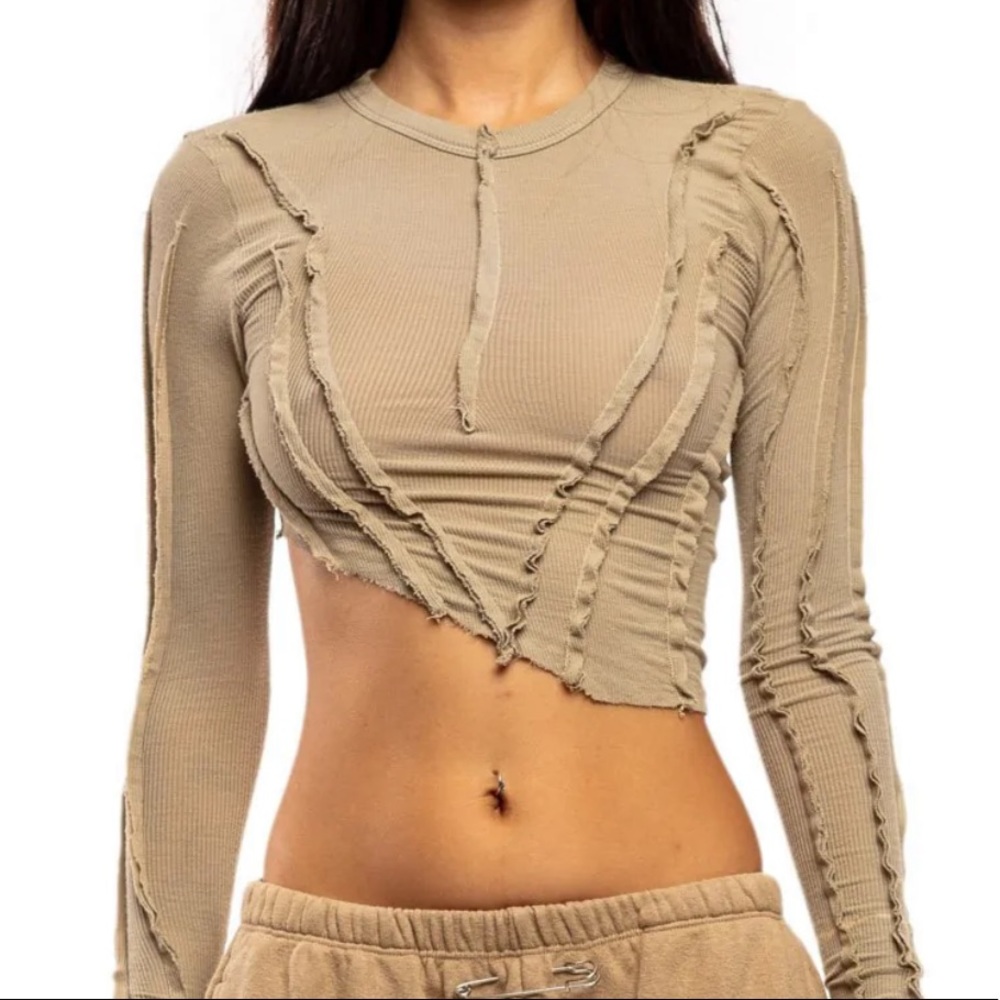 Long sleeve crop